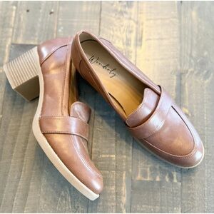 Quality great-looking professional loafers. Marked sz 9 but fit more like an 8.5